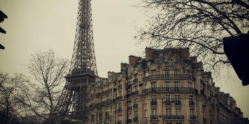 从视觉叙事到概念表达:当代艺术MTV中导演如何重塑音乐视觉化创作