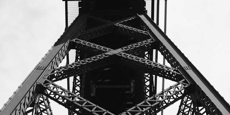 影像艺术新维度：导演如何用艺术MTV构建超现实主义梦境