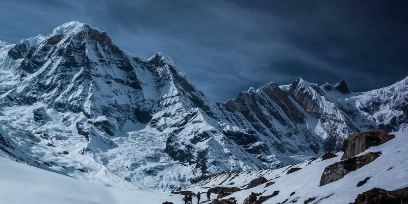 算法时代的视觉反叛：艺术MTV如何用摄影与创作对抗音乐流媒体同质化