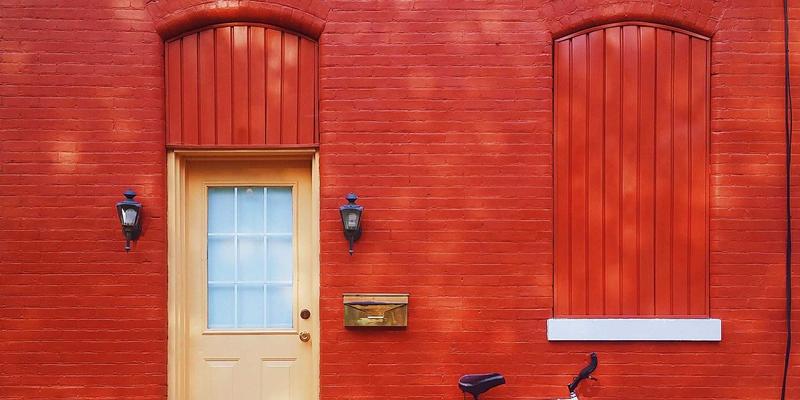 视觉艺术与独立音乐的复古共振：胶片、磁带在当代音乐视频中的诗学复兴