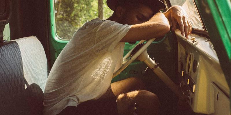 解构时间哲学：音乐视频中的循环、重复与延时摄影如何重塑独立音乐叙事